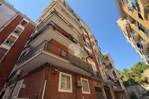 4 LOCALI A NAPOLI