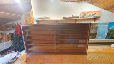 vetrinetta con ripiani