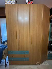 Armadio e scrivania abbinati