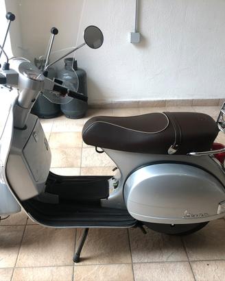 Vespa PX 150 70 anniversario
