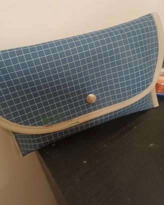 Borsa pochette quadretti blu e bianchi 