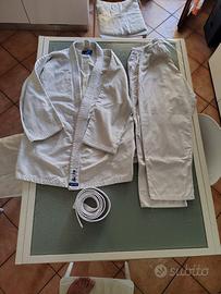 Judo: set giacca, pantaloni e cintura  