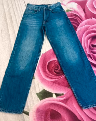Jeans Bershka taglia 34. Vita alta. Blu
