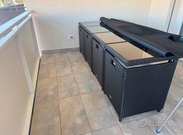 Tavolo con sedie a scomparsa