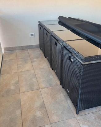 Tavolo con sedie a scomparsa