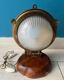 Vecchia lampada ottone nave trasformata da tavolo