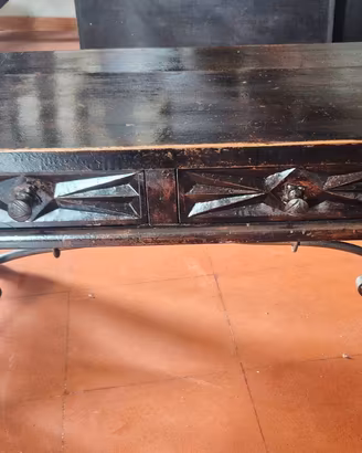 Tavolino in massello in stile spagnolo