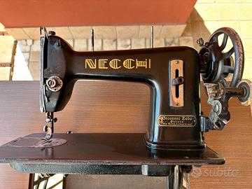 Macchina da cucire Necchi - vintage