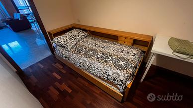 Letto singolo in legno per cameretta