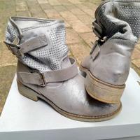 Stivaletto donna argentato