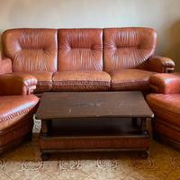 Salottino in pelle: divano, 2 poltrone e tavolino