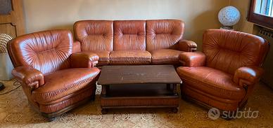 Salottino in pelle: divano, 2 poltrone e tavolino