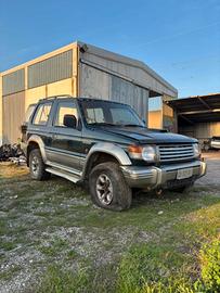 Disponibili ricambi Mitsubishi Pajero V20 2.8 .