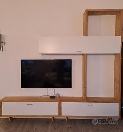 Mobile tv artigianale 