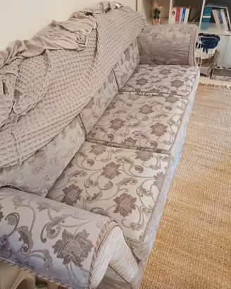 salotto composto da divano e poltrona