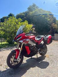 BMW S 1000 XR rossa