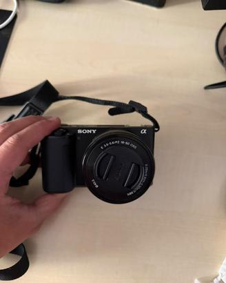Sony ZV-E10 + obiettivo 16-50mm – PARI AL NUOVO