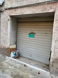 Garage uso rimessa auto media o magazzino