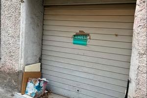 Garage uso rimessa auto media o magazzino