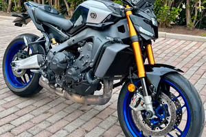 YAMAHA MT-09 SP 2024+2 treni di gomme