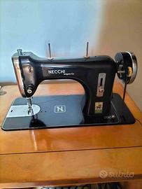 Macchina da cucire Necchi anni '50