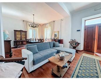 Divano letto con contenitore nuovo