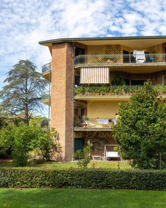 Appartamento di 180 m² con 5 locali e box auto a R
