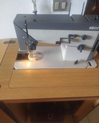 Macchina da cucire Necchi 
