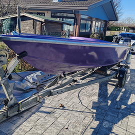 Cofano depierimardegan con motore