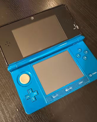 Nintendo 3DS Aqua Blue CTR-001 funzionante + SD 2G