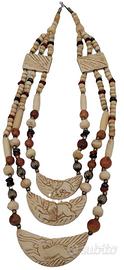 Collana dal sapore etnico.