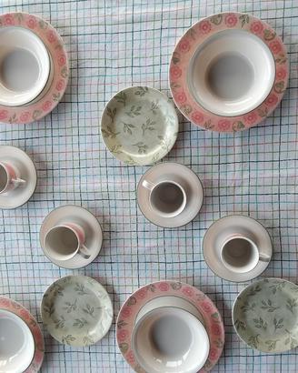 set 4 pcs piatti e tazze CORELLE 
