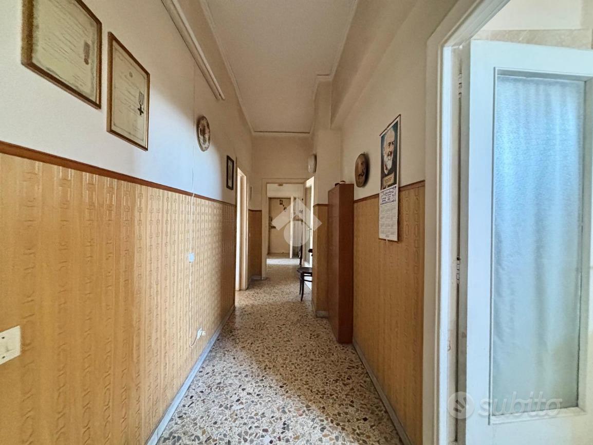 4 LOCALI A NAPOLI - Vista 6