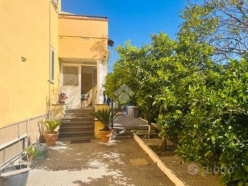 4 LOCALI A SANT'ANTONIO ABATE