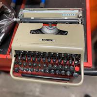 macchina da scrivere Olivetti 22
