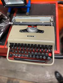 macchina da scrivere Olivetti 22
