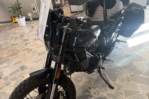 Ducati scrambler  800night schift anno 2025 km 250