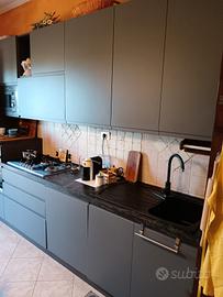 cucina lineare completa di elettrodomestici 