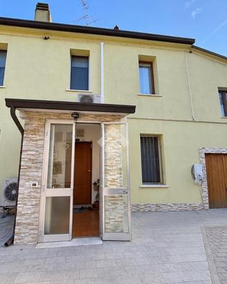 VILLA A SCHIERA A FUSIGNANO