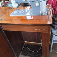macchina da cucire Necchi 