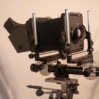 banco  Toyo-View 4X5 con accessori e obiettivi