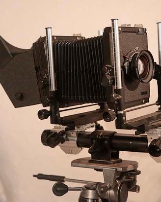 banco  Toyo-View 4X5 con accessori e obiettivi