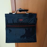 Borsa con manici in metallo 