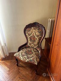 Sedia in legno con ricami