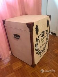 Baule in tessuto e pelle