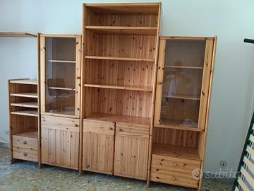 mobile in legno massello con tavolino abbinato