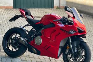 Panigale V4