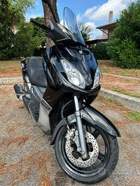 YAMAHA XMAX 250