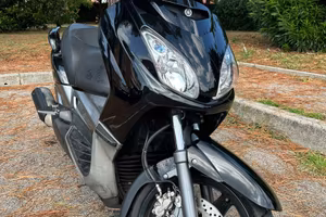 YAMAHA XMAX 250