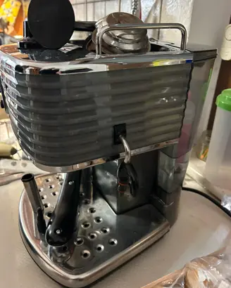 Macchinetta caffe De Longhi scultura